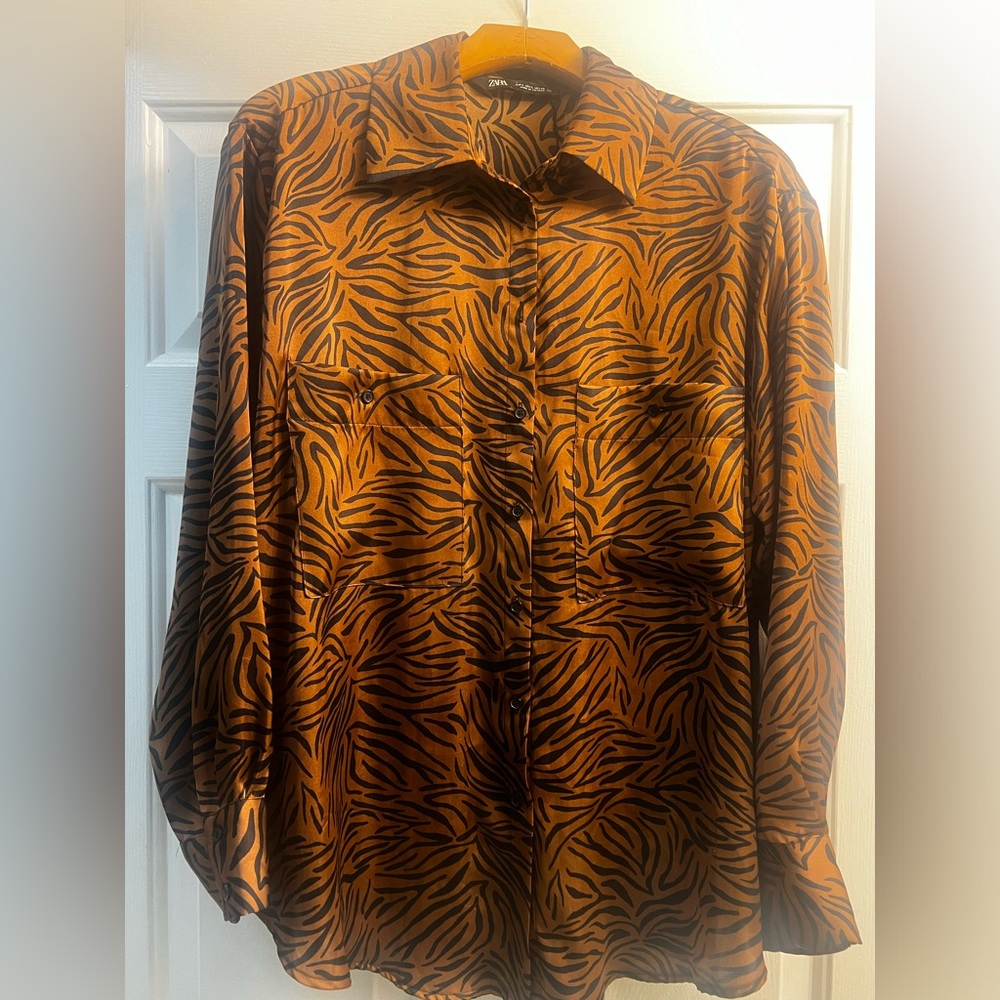 ZARA BLOUSE. BRAND NEW. Animal print